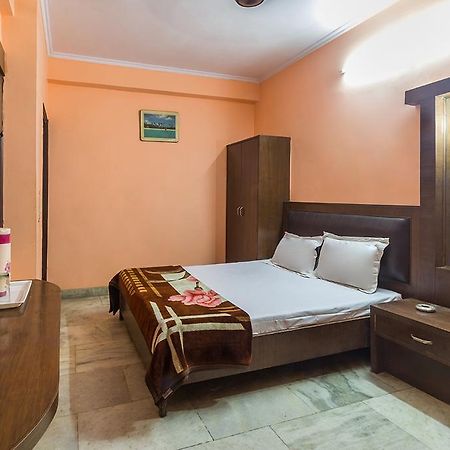 Sahara International Deluxe Hotel Ню Делхи Екстериор снимка