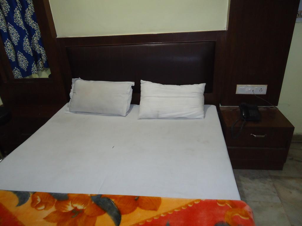 Sahara International Deluxe Hotel Ню Делхи Стая снимка