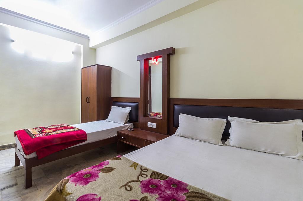 Sahara International Deluxe Hotel Ню Делхи Екстериор снимка