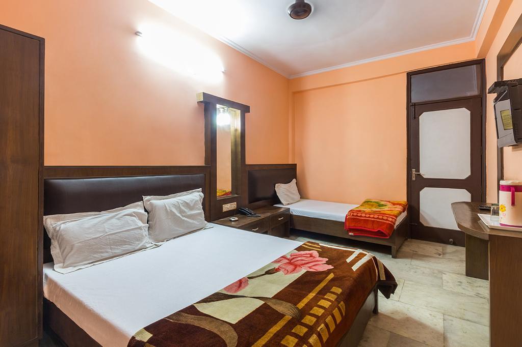 Sahara International Deluxe Hotel Ню Делхи Екстериор снимка